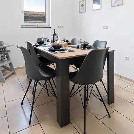 Gemuetlich Und Zentral, 3km Zum Flughafen Koeln-bonn ケルン