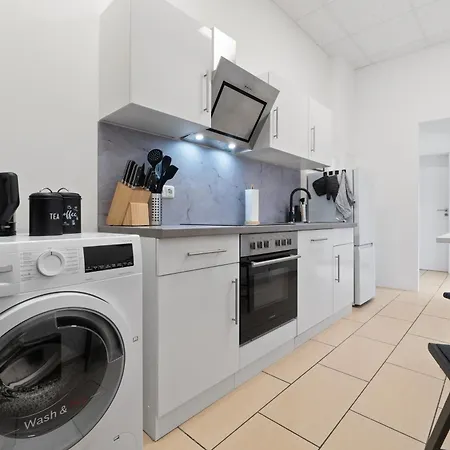 アパート Gemuetlich Und Zentral, 3km Zum Flughafen Koeln-bonn ケルン